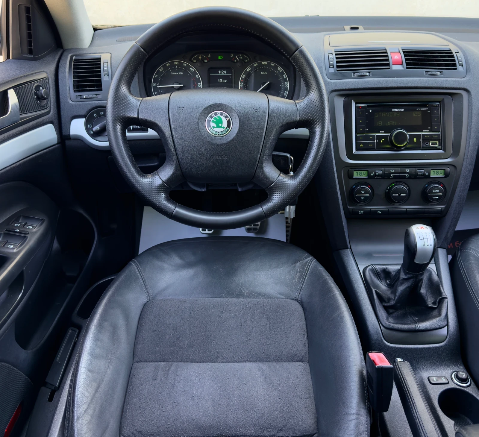 Skoda Octavia 2.0TDi SCOUT, снимка 11 - Автомобили и джипове - 54335736