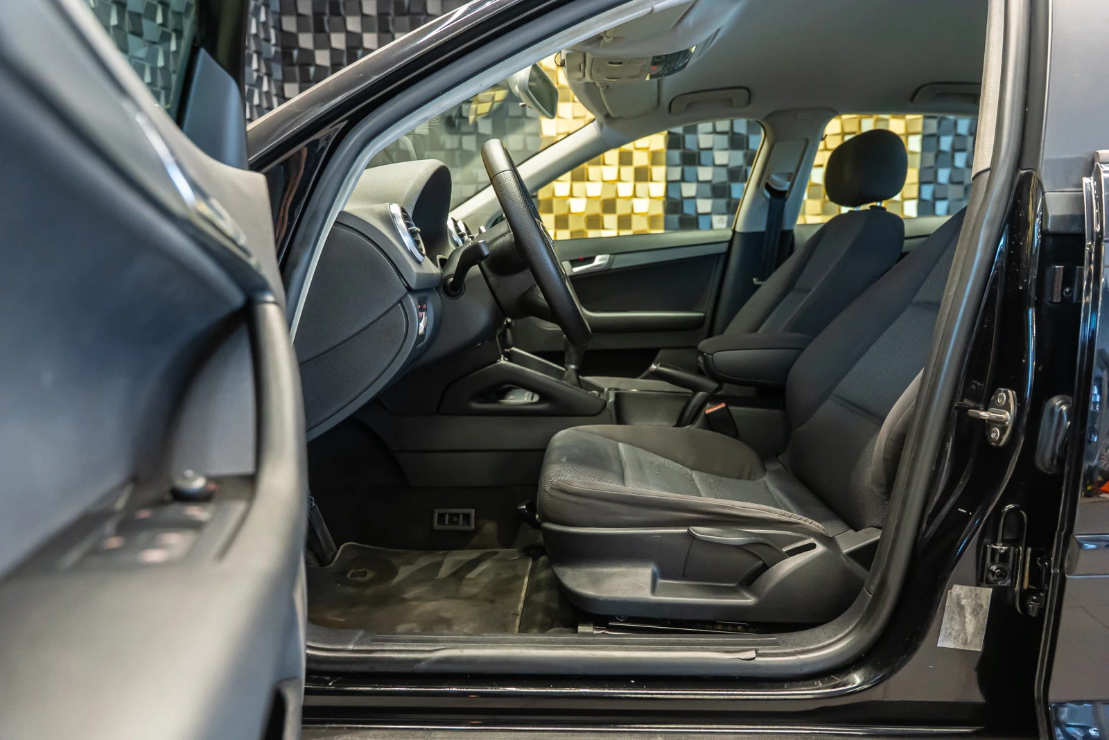 Audi A3 1.6 TDI, снимка 11 - Автомобили и джипове - 54508527