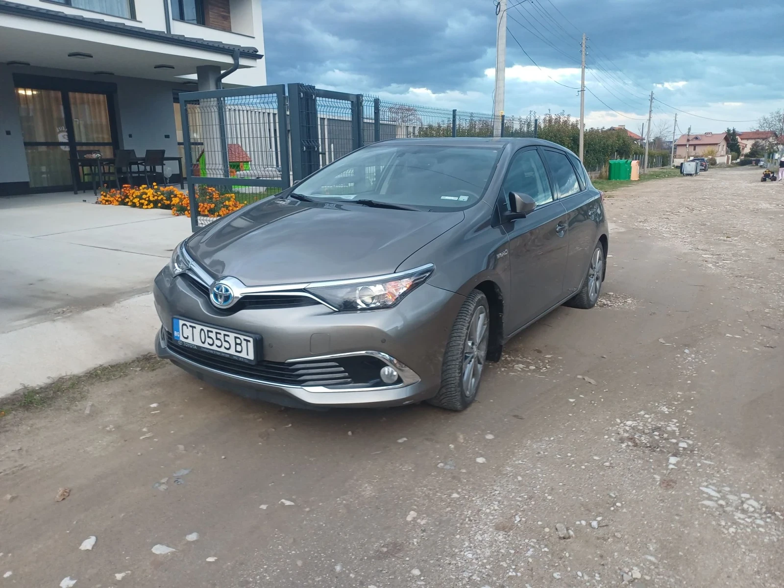 Toyota Auris, снимка 2 - Автомобили и джипове - 56543929
