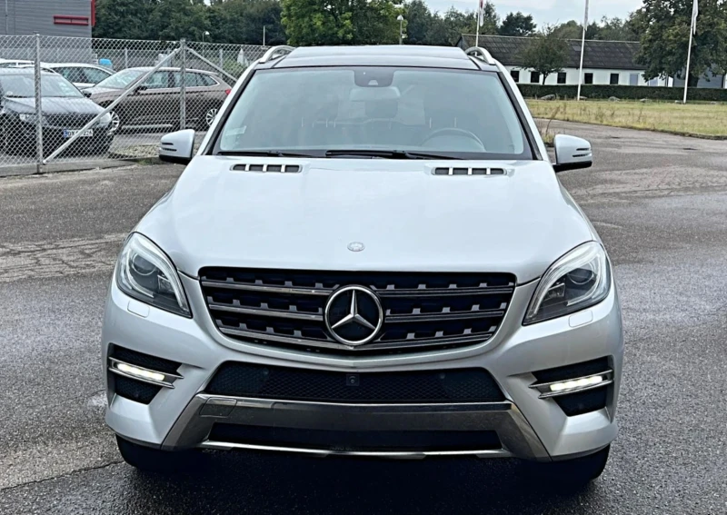 Mercedes-Benz ML 350 ОЧАКВАН ВНОС Mercedes ML350d AMG ABSOLUTELY FULL, снимка 3 - Автомобили и джипове - 47188903