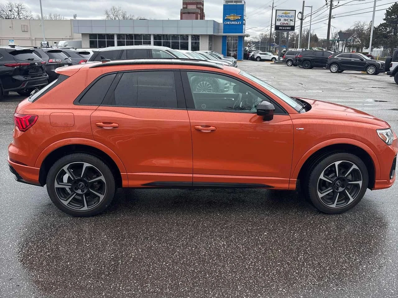 Audi Q3 * Progressiv * ПАНО * KEYLESS * ПОДГРЕВИ * CARFAX, снимка 3 - Автомобили и джипове - 54060793