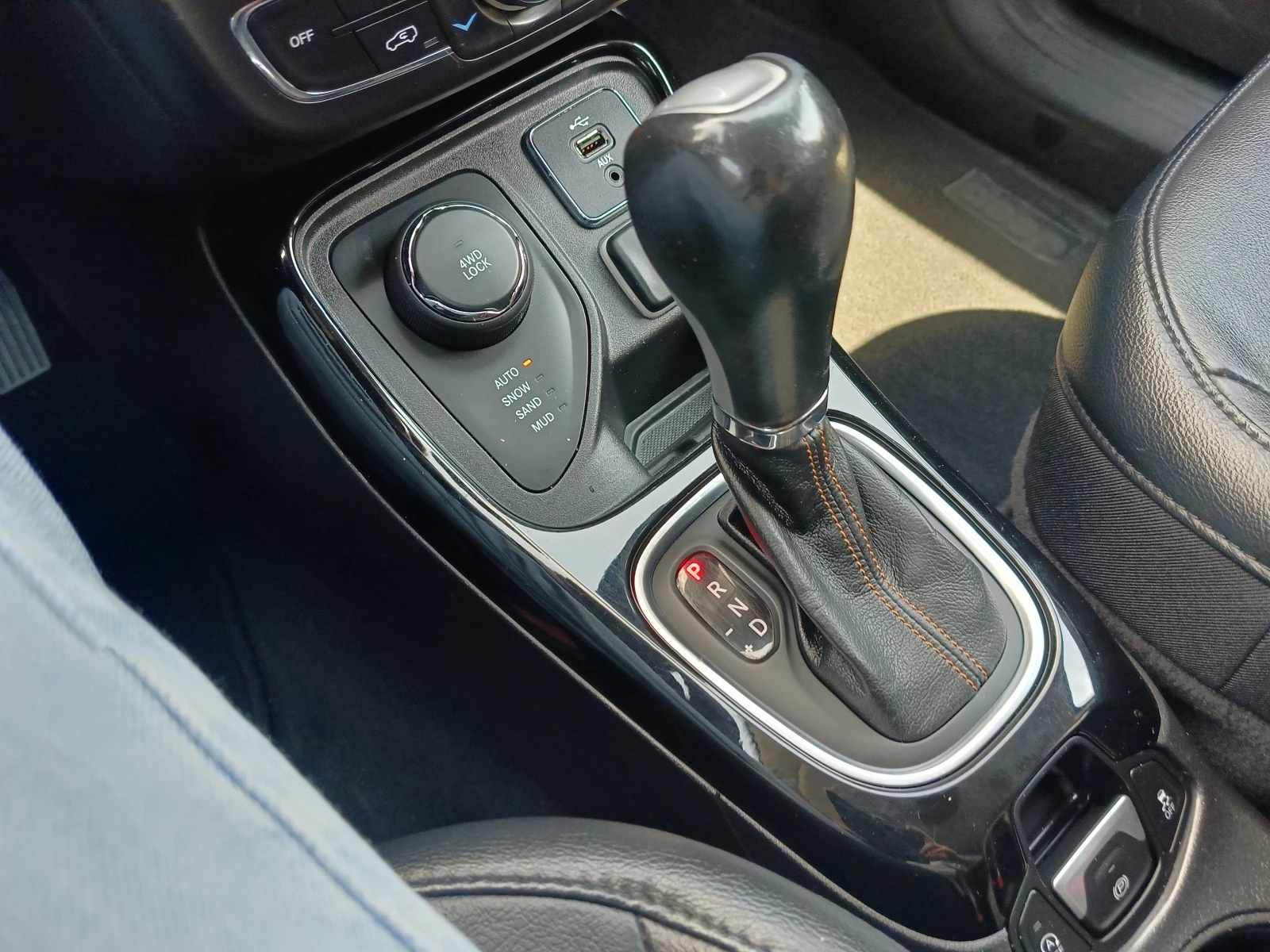 Jeep Compass 2.0 D* 4X4* Автоматик, снимка 14 - Автомобили и джипове - 54262183