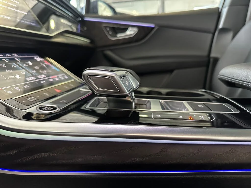 Audi Q7 55TFSI* QUATTRO* PROGRESSIV* 360CAMERA* 7-SEATS* , снимка 11 - Автомобили и джипове - 54607983