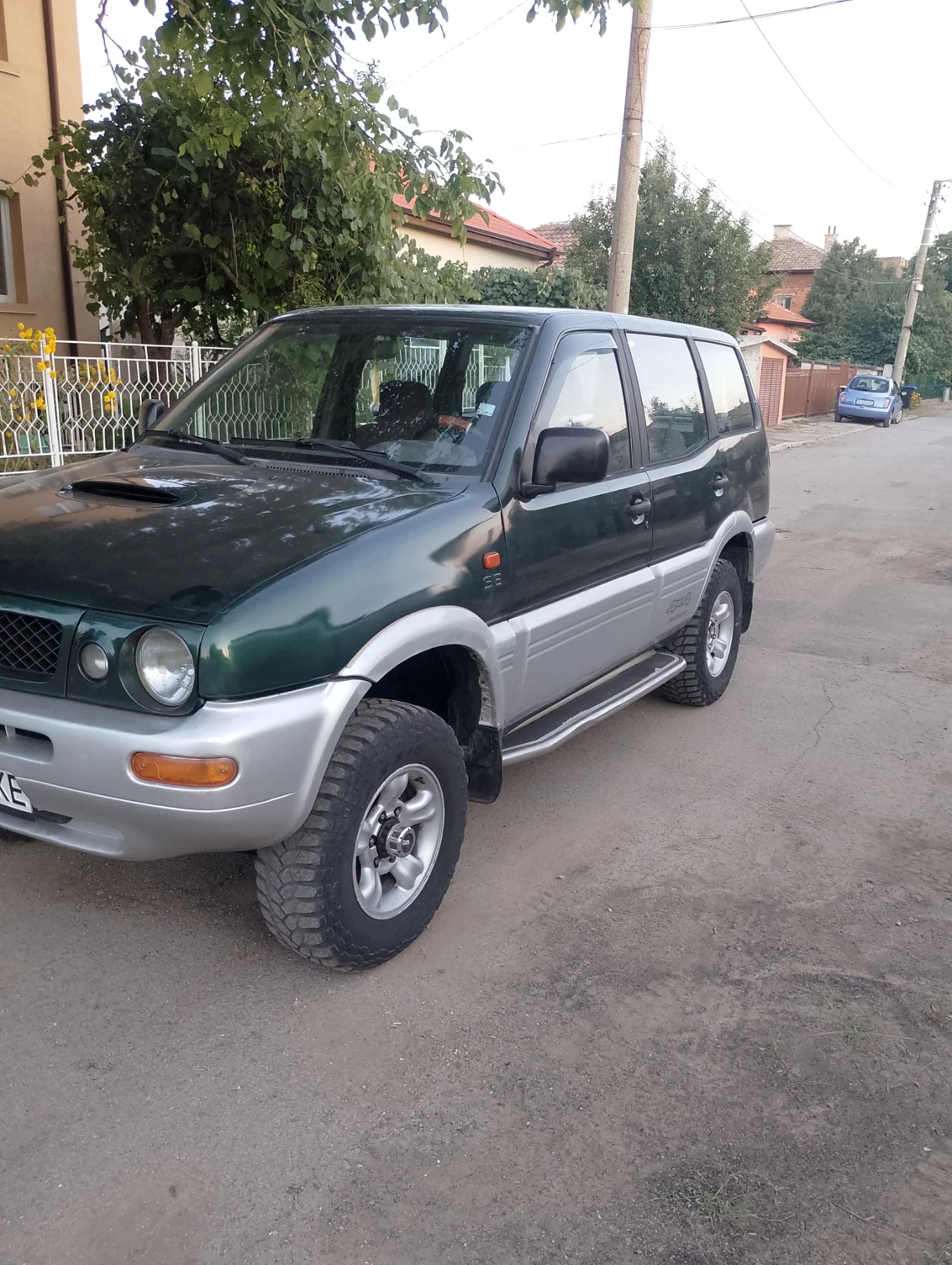 Nissan Terrano 2700, снимка 2 - Автомобили и джипове - 55711376