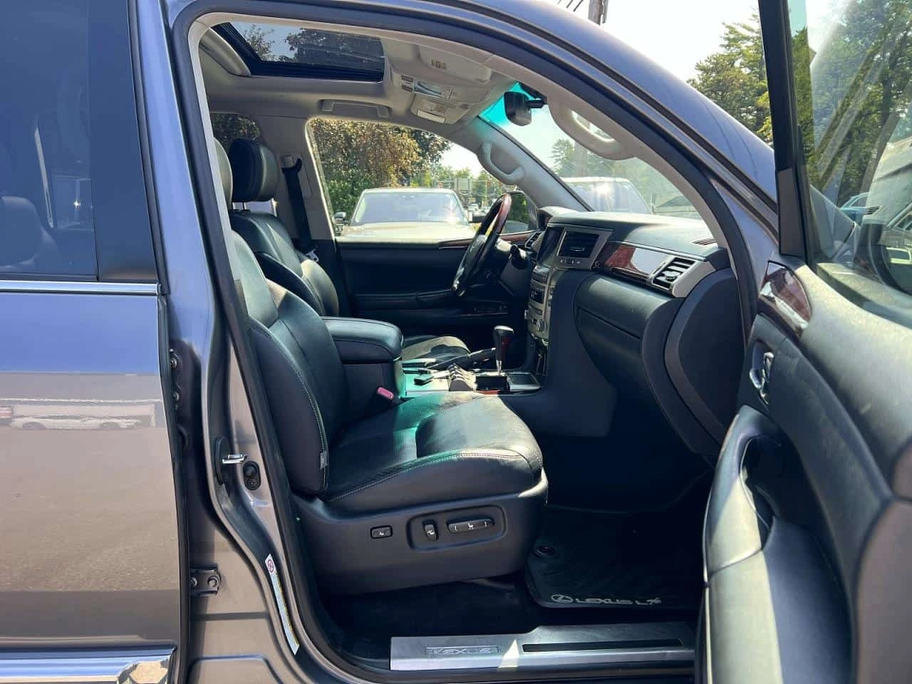 Lexus LX 570 M&L * FACELIFT * ОБДУХВАНЕ * 7 МЕСТА * CARFAX * , снимка 5 - Автомобили и джипове - 55752850