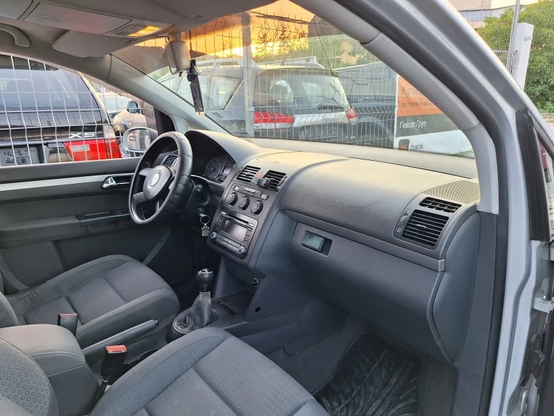 VW Touran 1.9 TDI , снимка 16 - Автомобили и джипове - 46295096