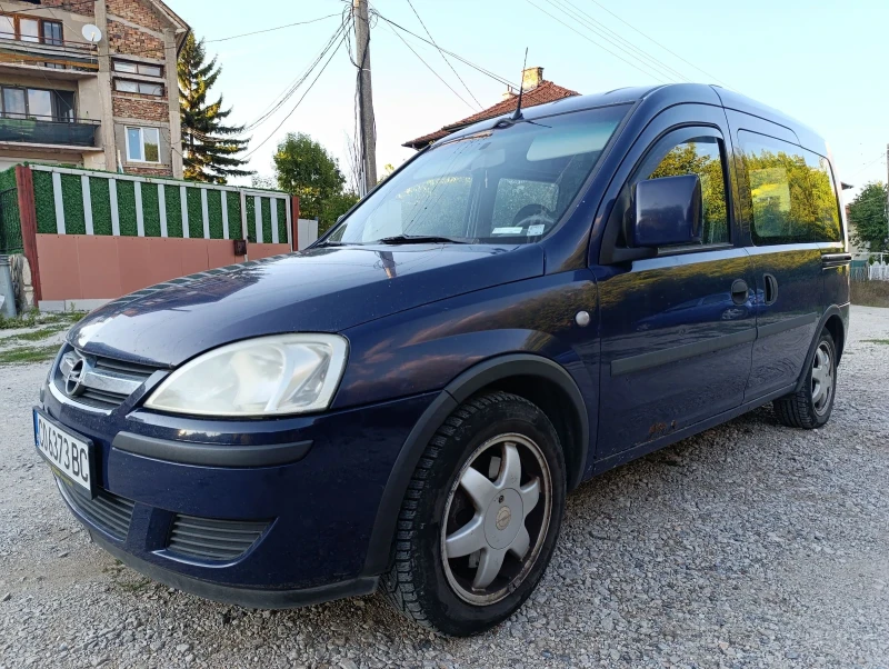 Opel Combo Фабричен метан, снимка 1 - Автомобили и джипове - 47457349