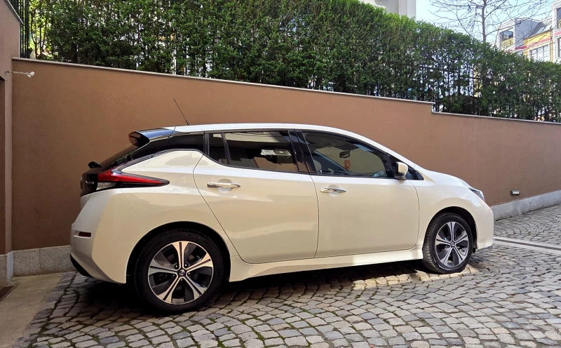 Nissan Leaf  2022/62kwh/Tekna/Full LED/360 , снимка 2 - Автомобили и джипове - 49923870