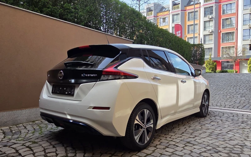 Nissan Leaf  2022/62kwh/Tekna/Full LED/360 , снимка 3 - Автомобили и джипове - 49923870