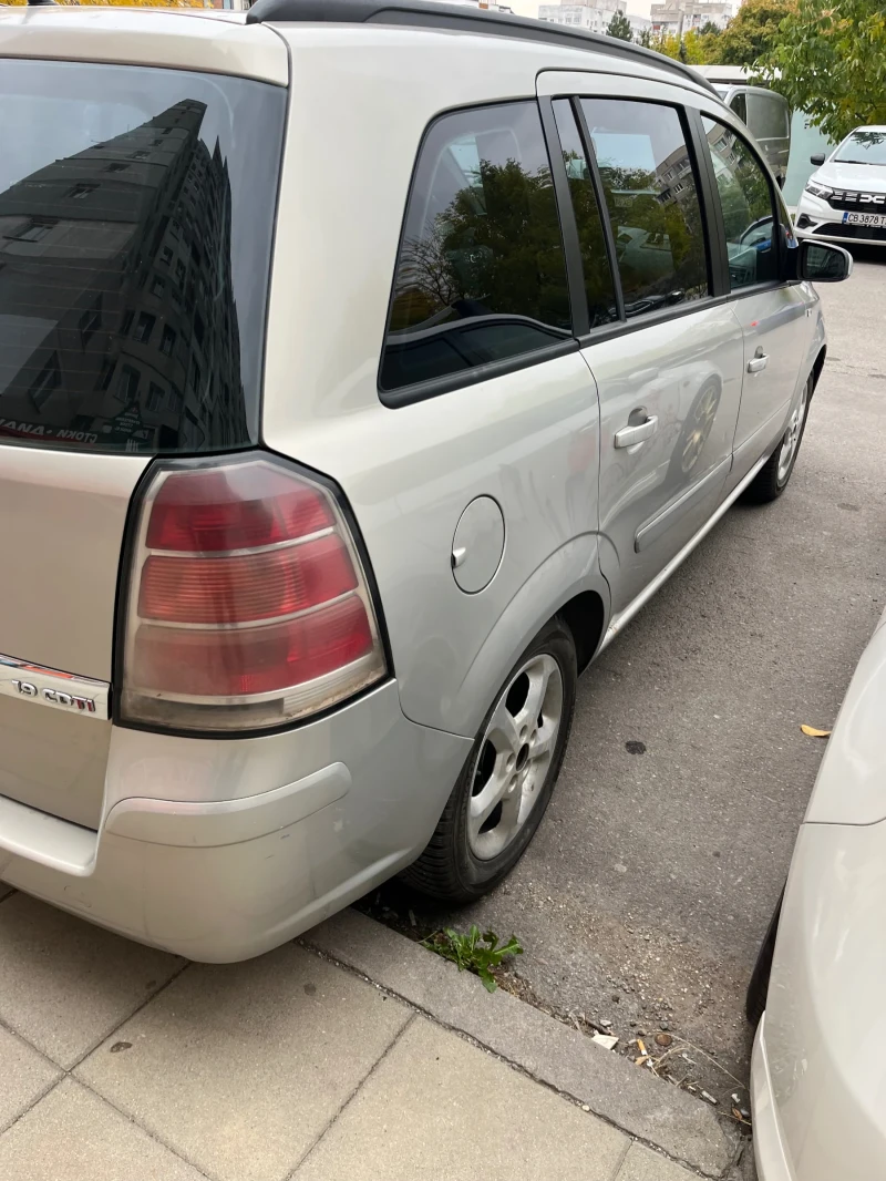 Opel Zafira 1.9 CDTi, снимка 3 - Автомобили и джипове - 52453216