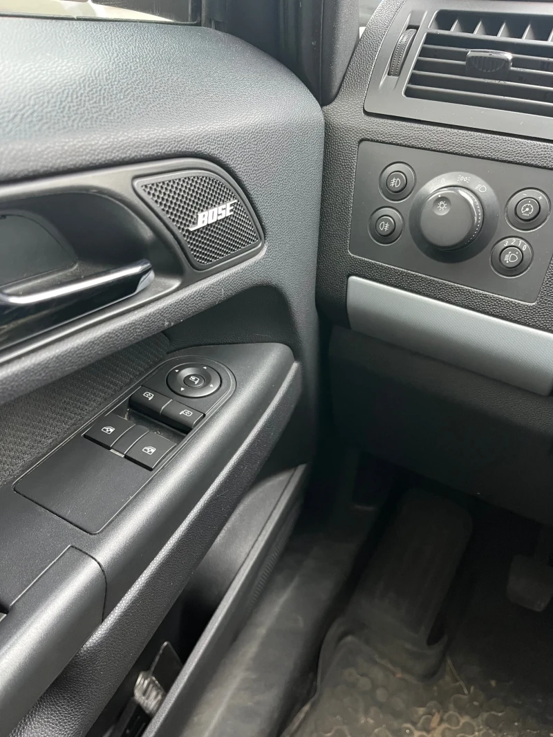 Opel Zafira 1.9 CDTi, снимка 8 - Автомобили и джипове - 52453216