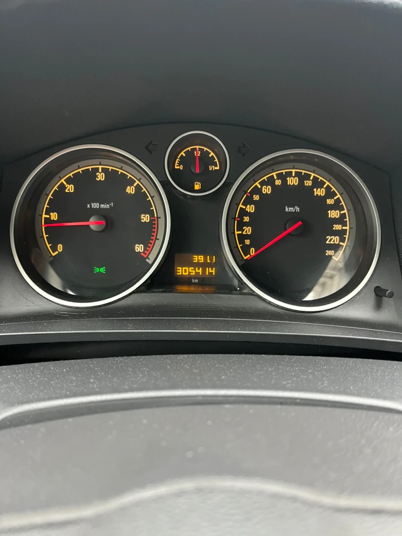 Opel Zafira 1.9 CDTi, снимка 10 - Автомобили и джипове - 52453216