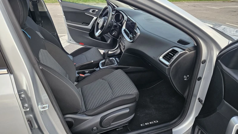 Kia Ceed 1.0 T-GDI * * 10000km* * , снимка 8 - Автомобили и джипове - 52507306