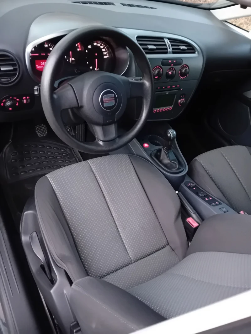 Seat Leon 1.4 БЕНЗИН 86 К.С. КЛИМАТИК , снимка 11 - Автомобили и джипове - 52978665