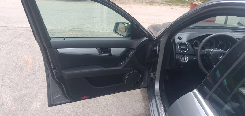 Mercedes-Benz C 220, снимка 5 - Автомобили и джипове - 53358073