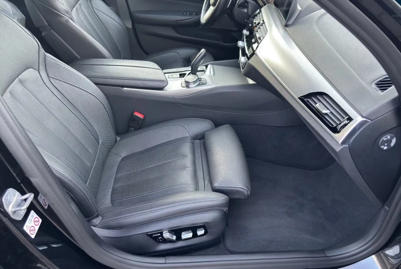 BMW 530 M-SPORT/265HP/HUD/MEMO/H&K/360/ACC/CPLAY/781g, снимка 15 - Автомобили и джипове - 53469066