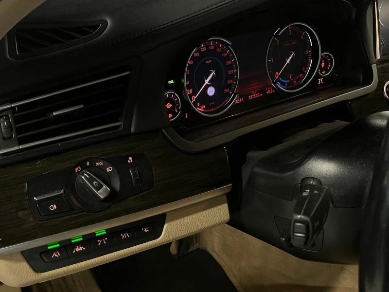 BMW 750 Long xDrive Facelift Individual Full , снимка 11 - Автомобили и джипове - 53501619