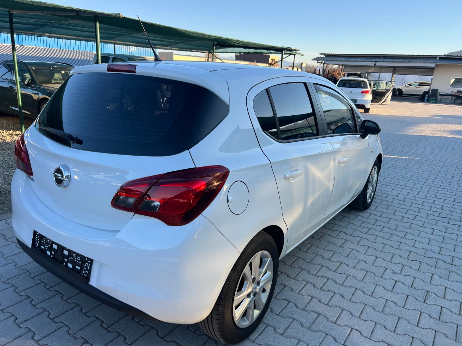 Opel Corsa 1.4i 90k фаврична Газ Лизинг - изображение 6