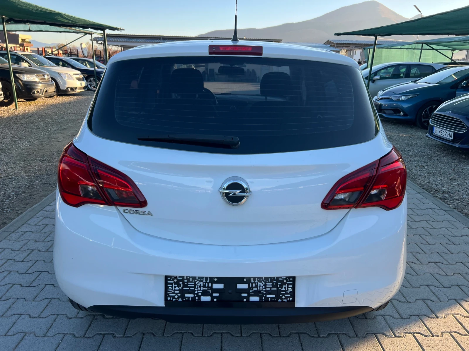 Opel Corsa 1.4i 90k фаврична Газ Лизинг - изображение 5