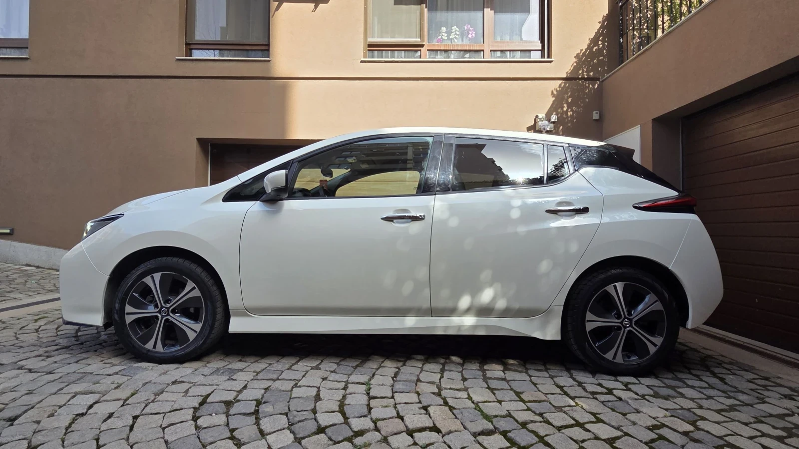 Nissan Leaf  2022/62kwh/Tekna/Full LED/360  - изображение 4