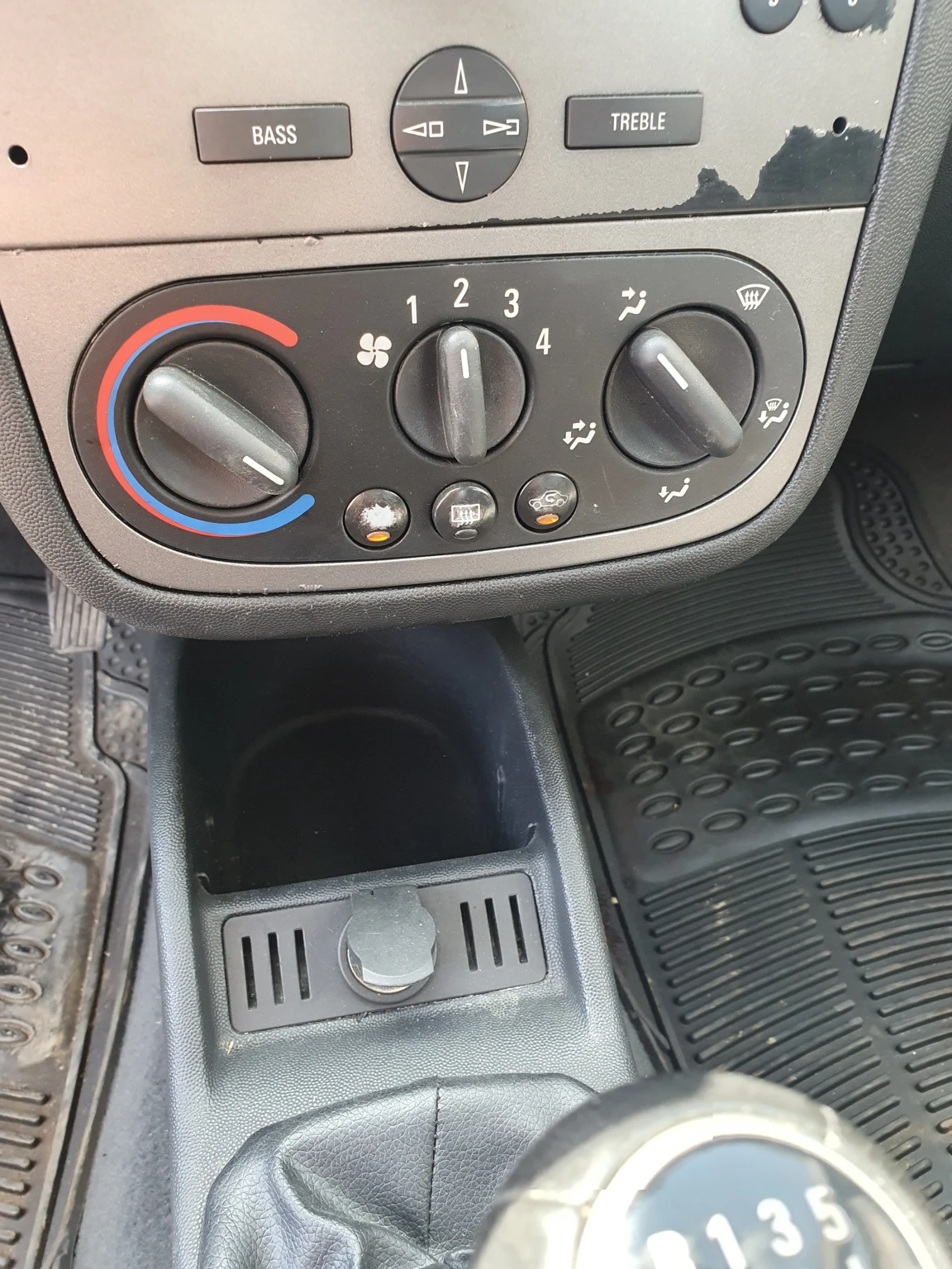 Opel Corsa 1.2 - изображение 7
