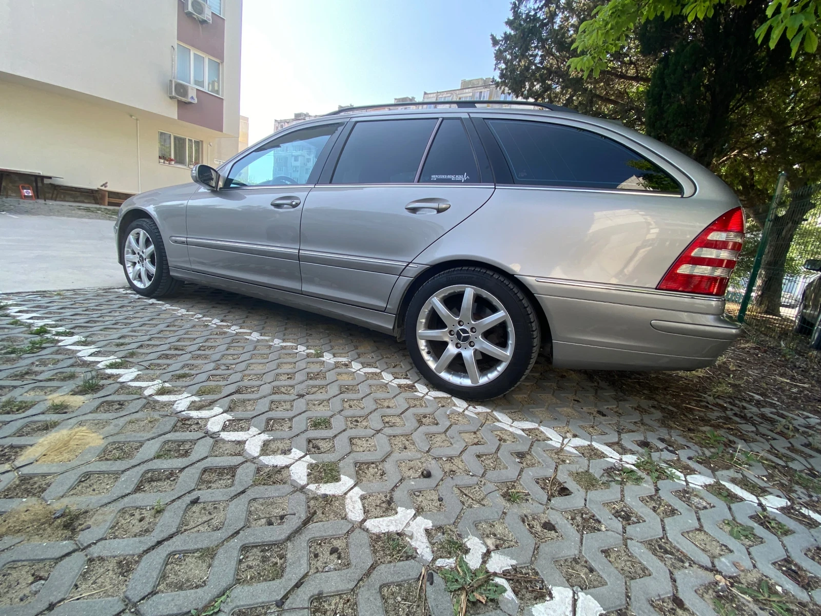 Mercedes-Benz C 180, снимка 2 - Автомобили и джипове - 54337431
