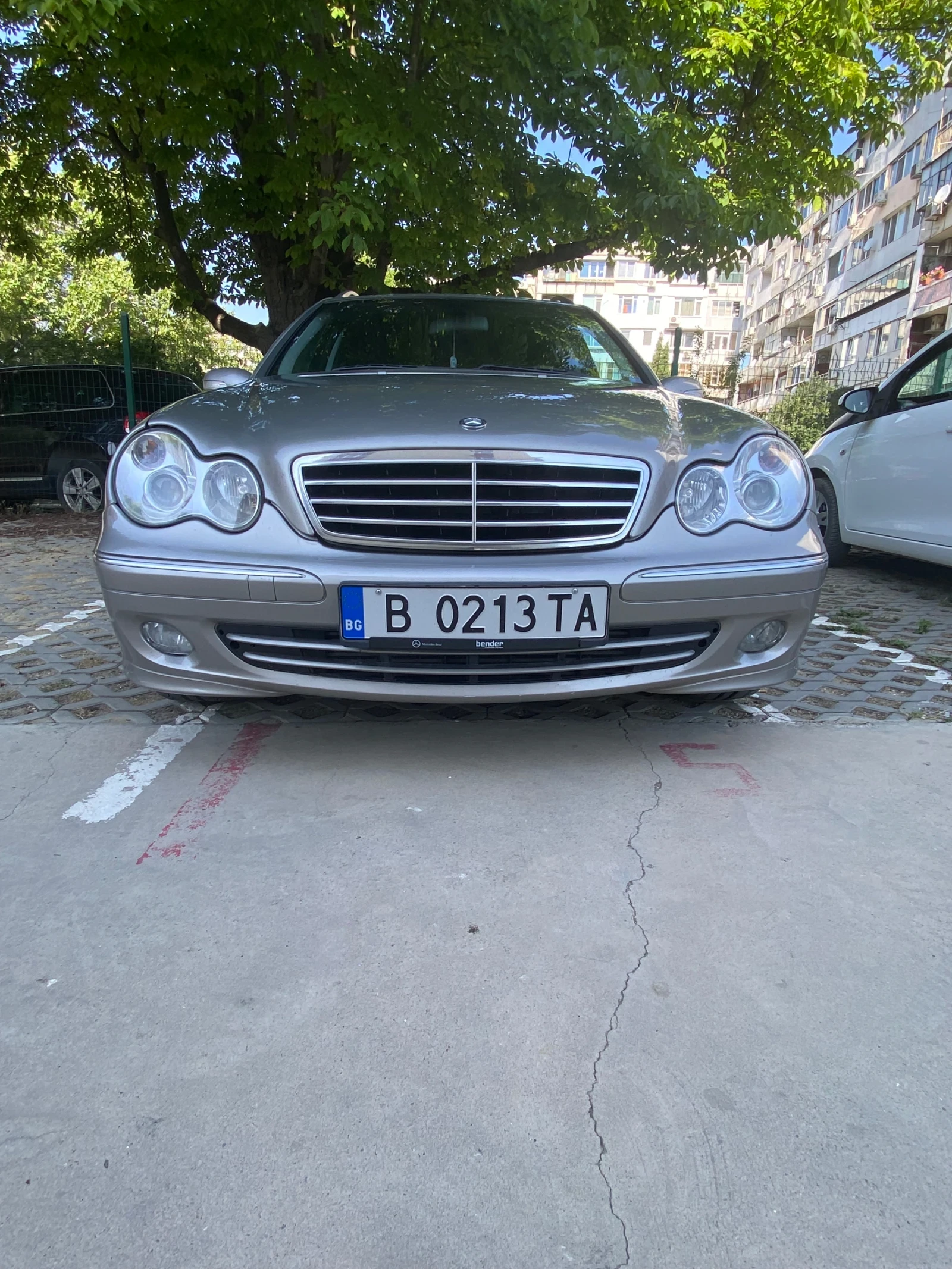 Mercedes-Benz C 180, снимка 3 - Автомобили и джипове - 54337431