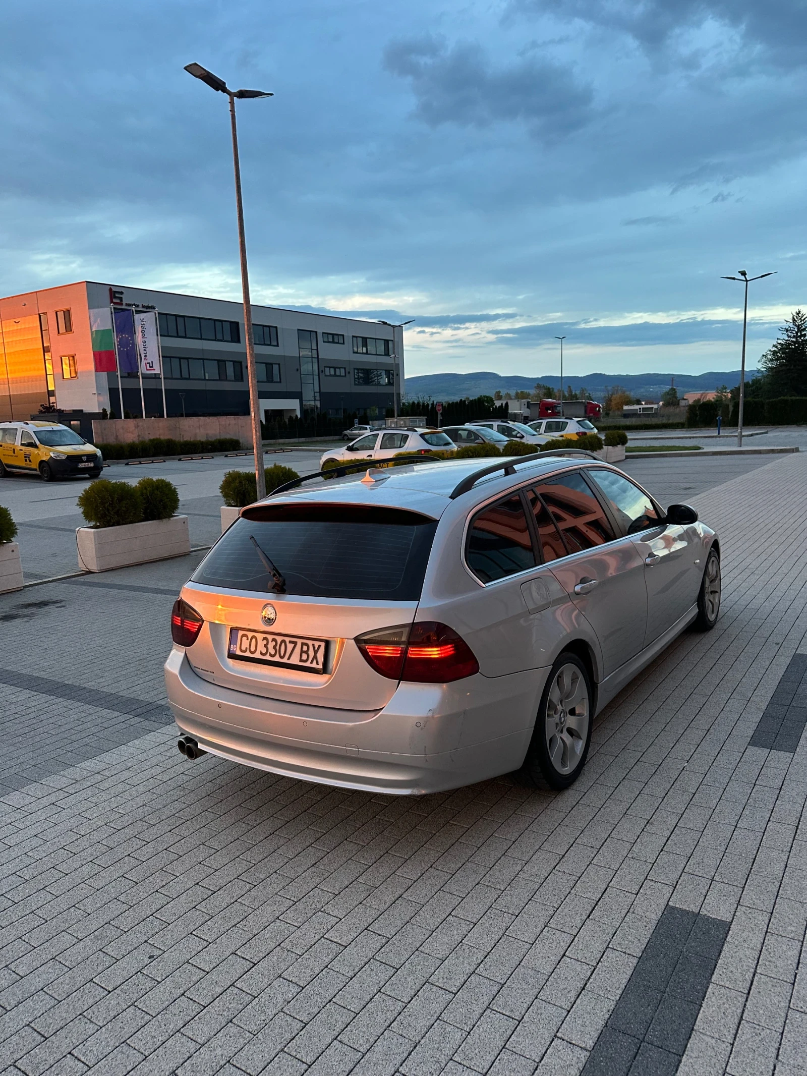 BMW 330, снимка 5 - Автомобили и джипове - 54497144