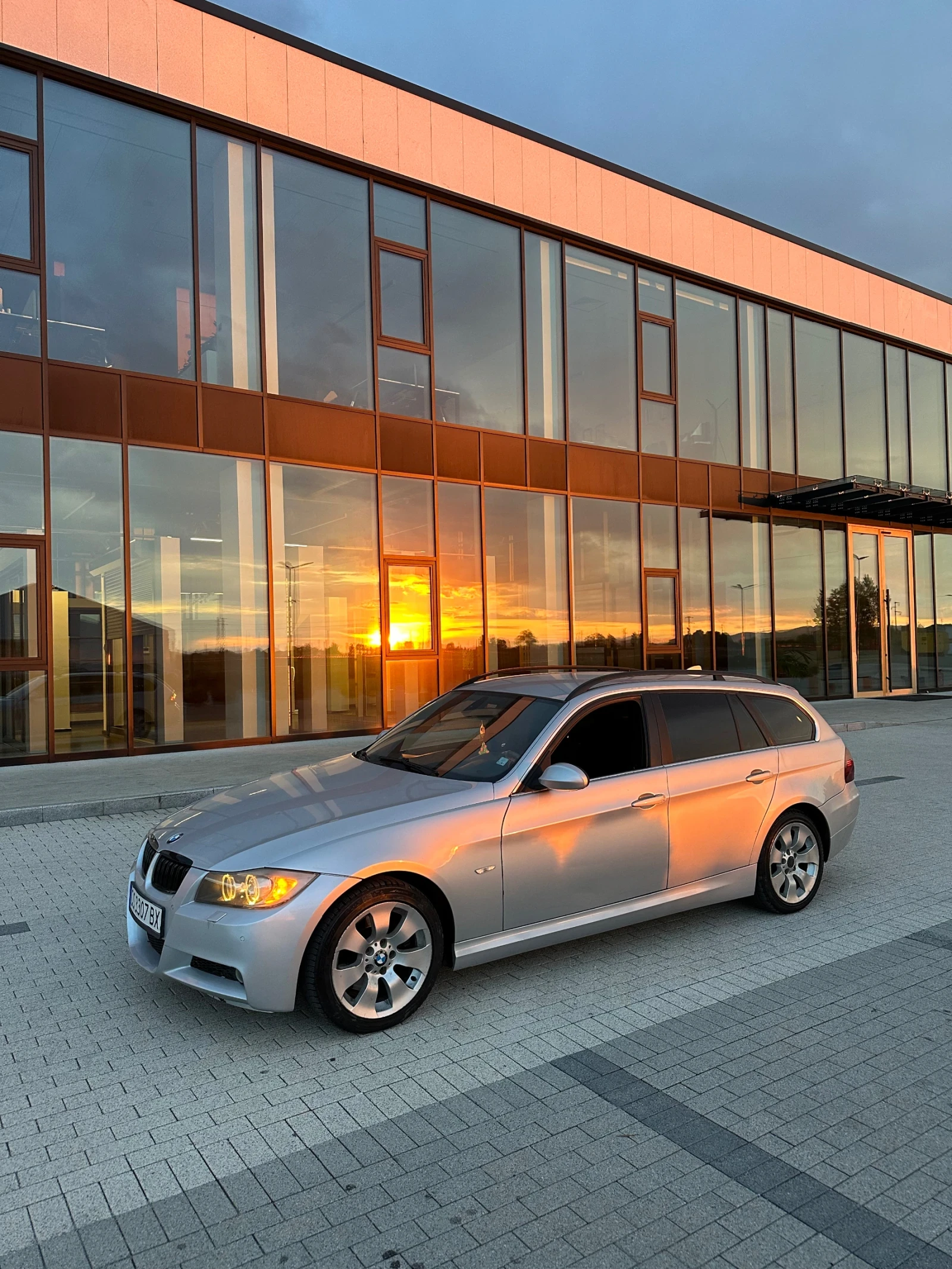 BMW 330, снимка 2 - Автомобили и джипове - 54497144