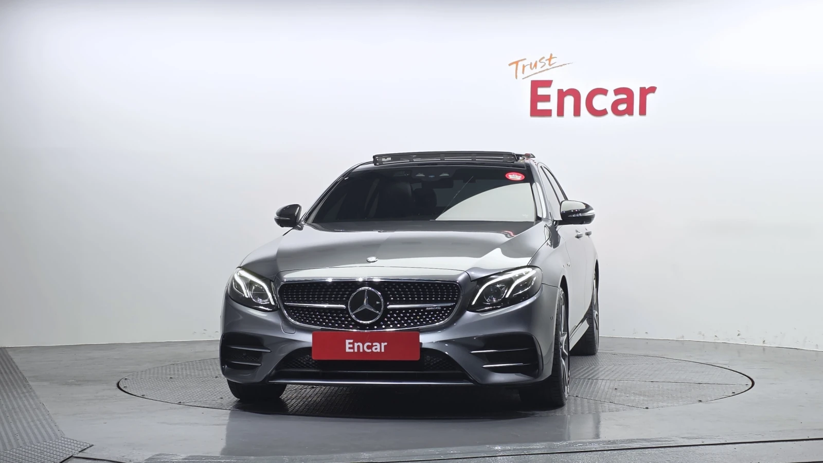Mercedes-Benz E 43 AMG 360* HEAD-UP* МАСАЖ* ОБДУХ* CARBON* КРАЙНА ЦЕНА, снимка 2 - Автомобили и джипове - 54817858