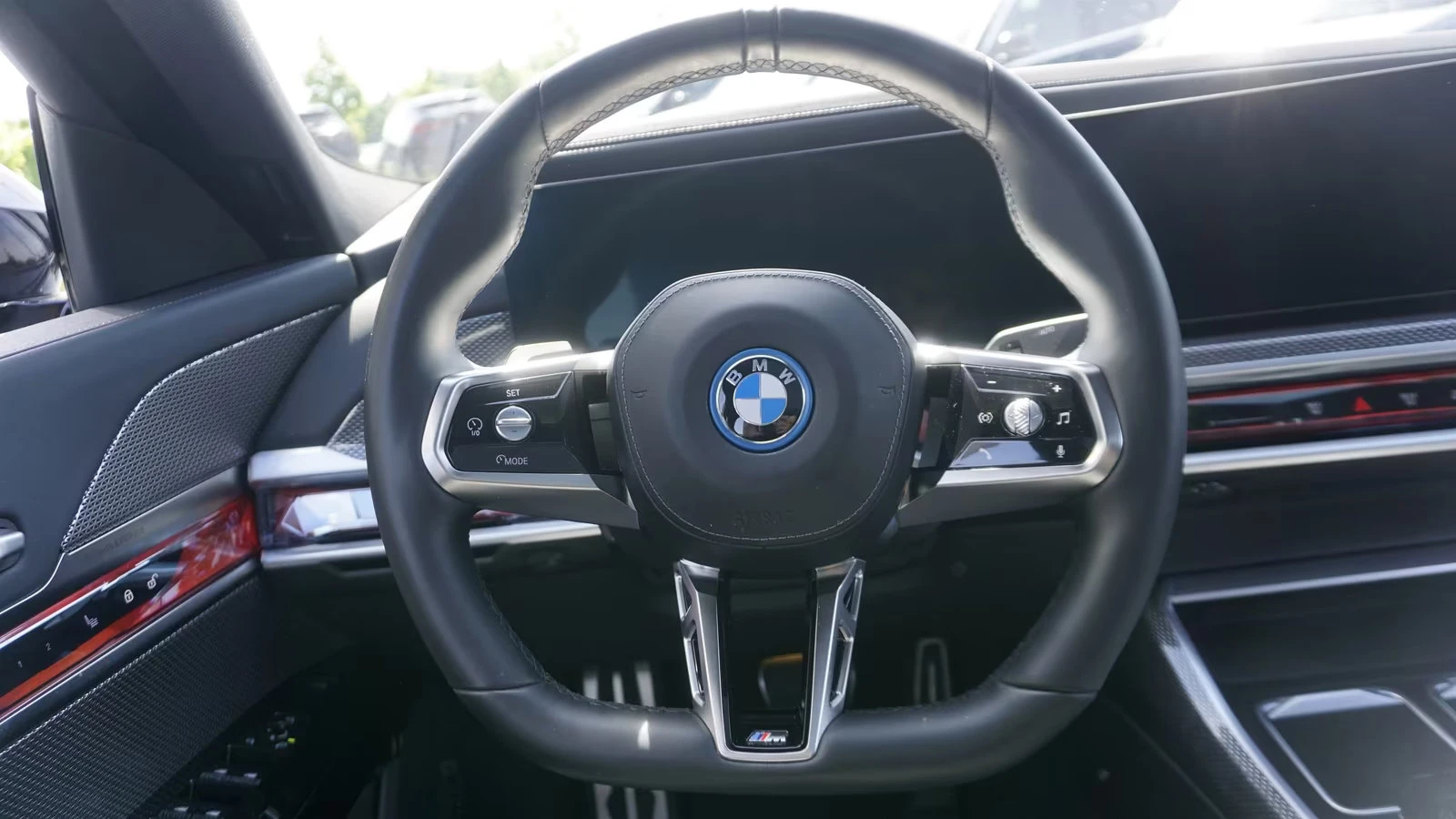 BMW i7 60/544HP/xDRIVE/B&W/M-SPORT/MASSAGE/360/PANO/594z, снимка 6 - Автомобили и джипове - 55261313
