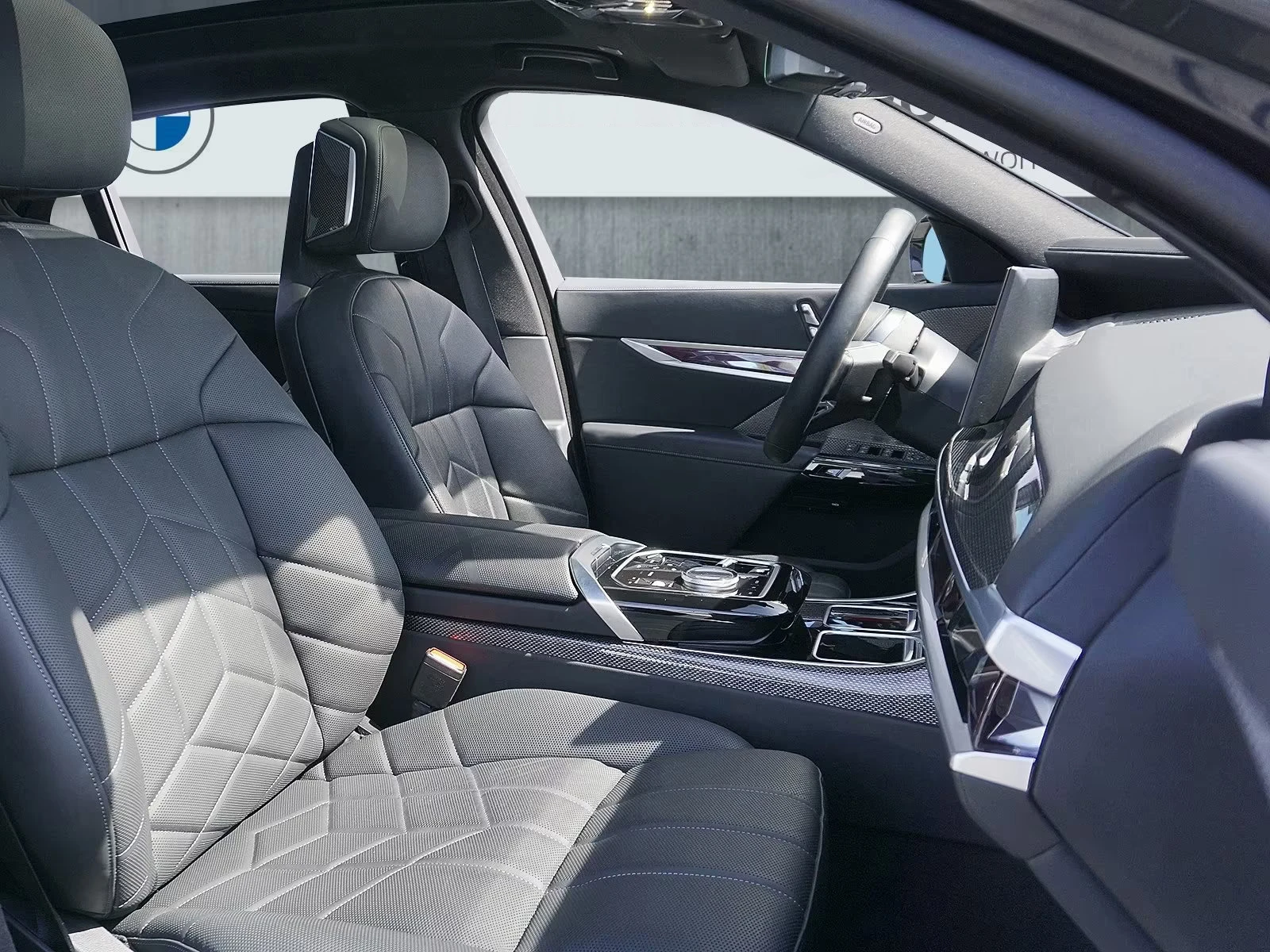 BMW i7 60/544HP/xDRIVE/B&W/M-SPORT/MASSAGE/360/PANO/594z, снимка 11 - Автомобили и джипове - 55261313
