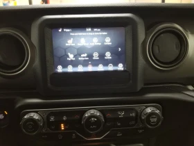Jeep Gladiator Sport S Crew Cab 4WD, снимка 14