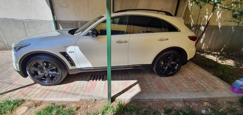 Infiniti QX70, снимка 9 - Автомобили и джипове - 48755864