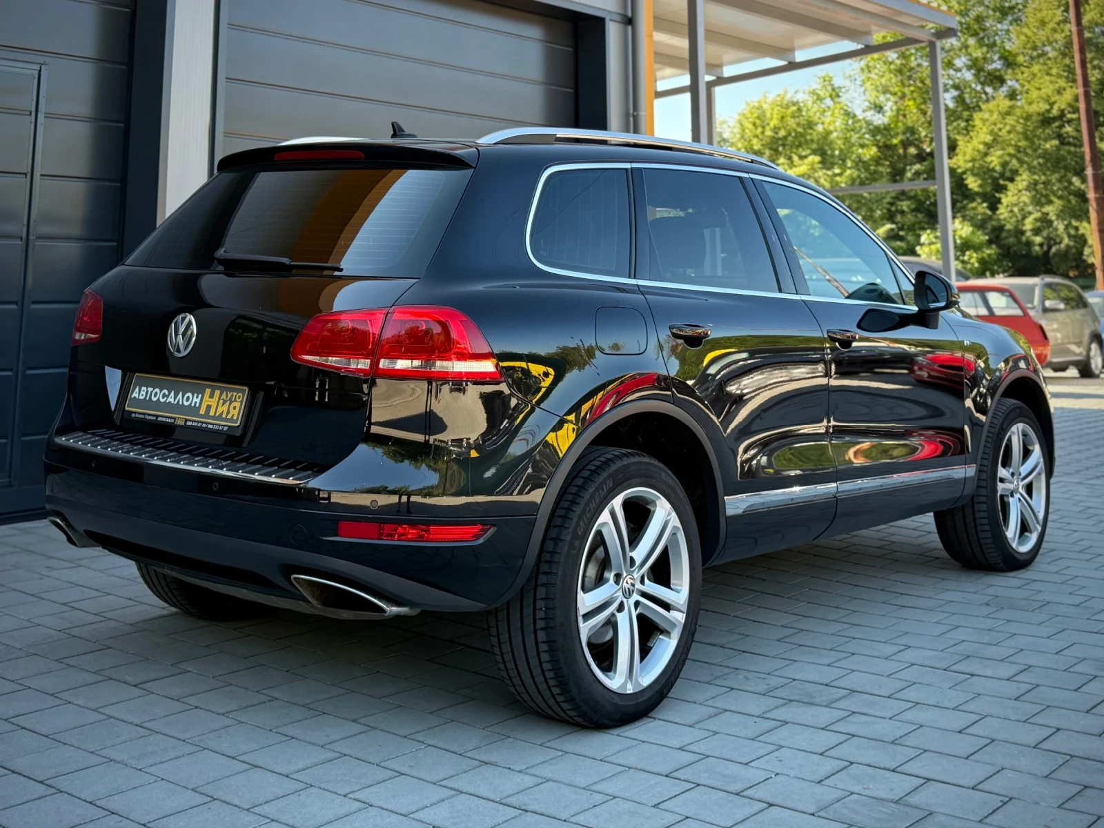 VW Touareg 4.2TDI V8 * R-Line* Memory* Panorama*  - изображение 4