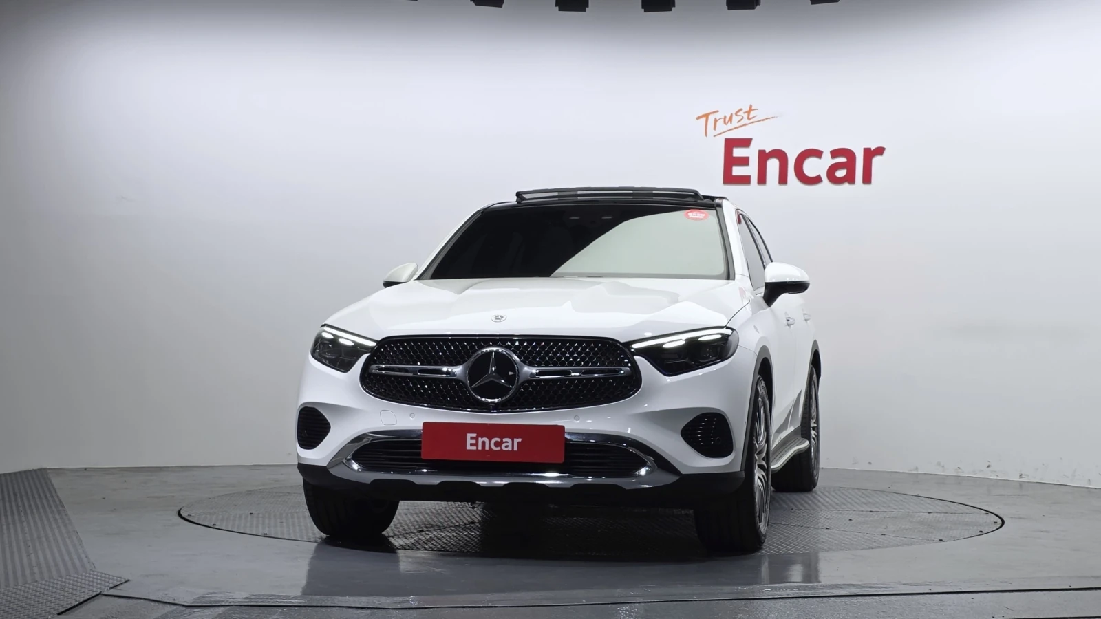 Mercedes-Benz GLC 300 COUPE/ОБДУХВАНЕ/ПАНОРАМА/ДИСТРОНИК/360 КАМЕРИ, снимка 2 - Автомобили и джипове - 55351736