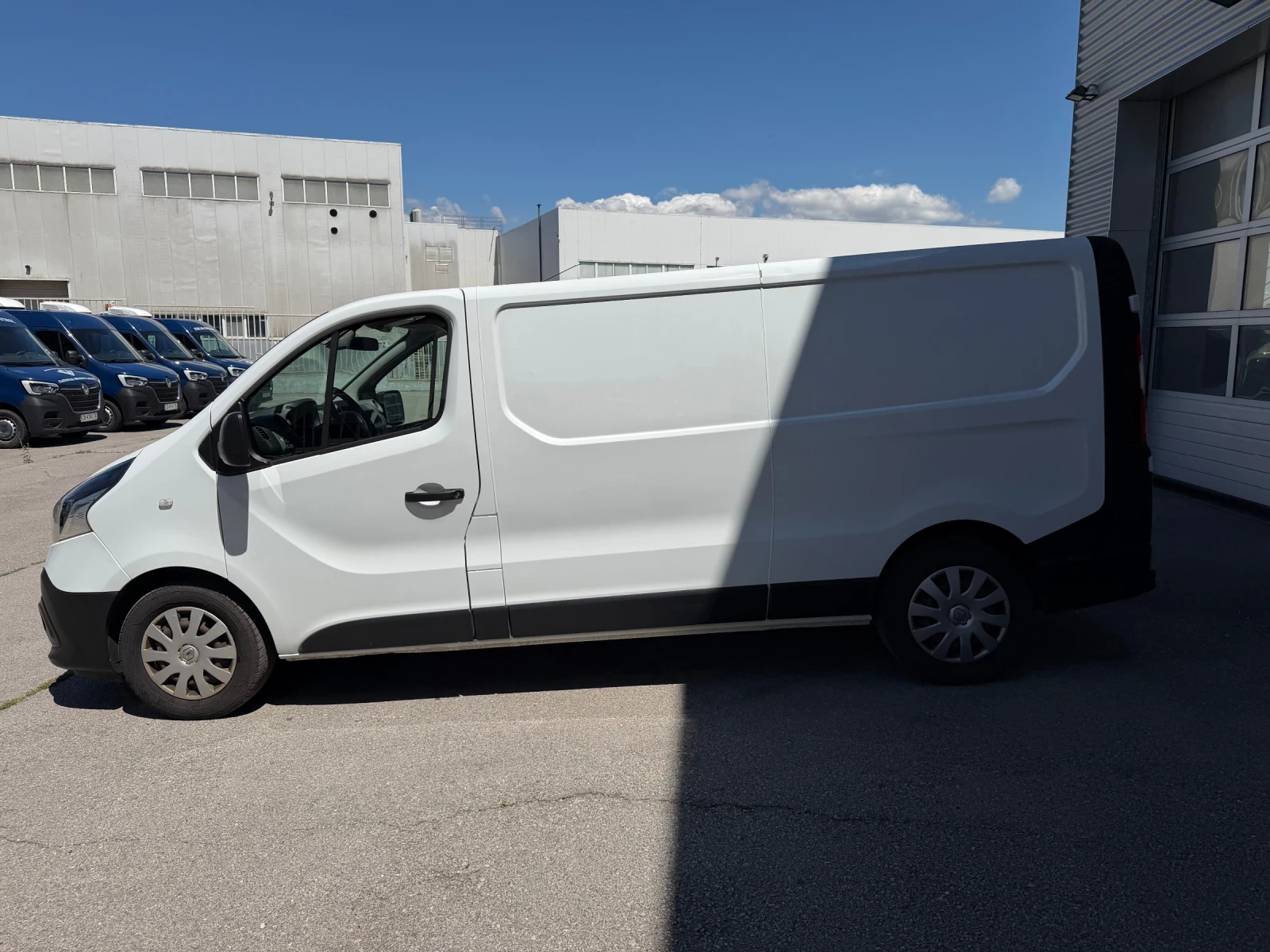 Renault Trafic 1.6blueDCi 125k.c. L2H1, снимка 4 - Бусове и автобуси - 55276838