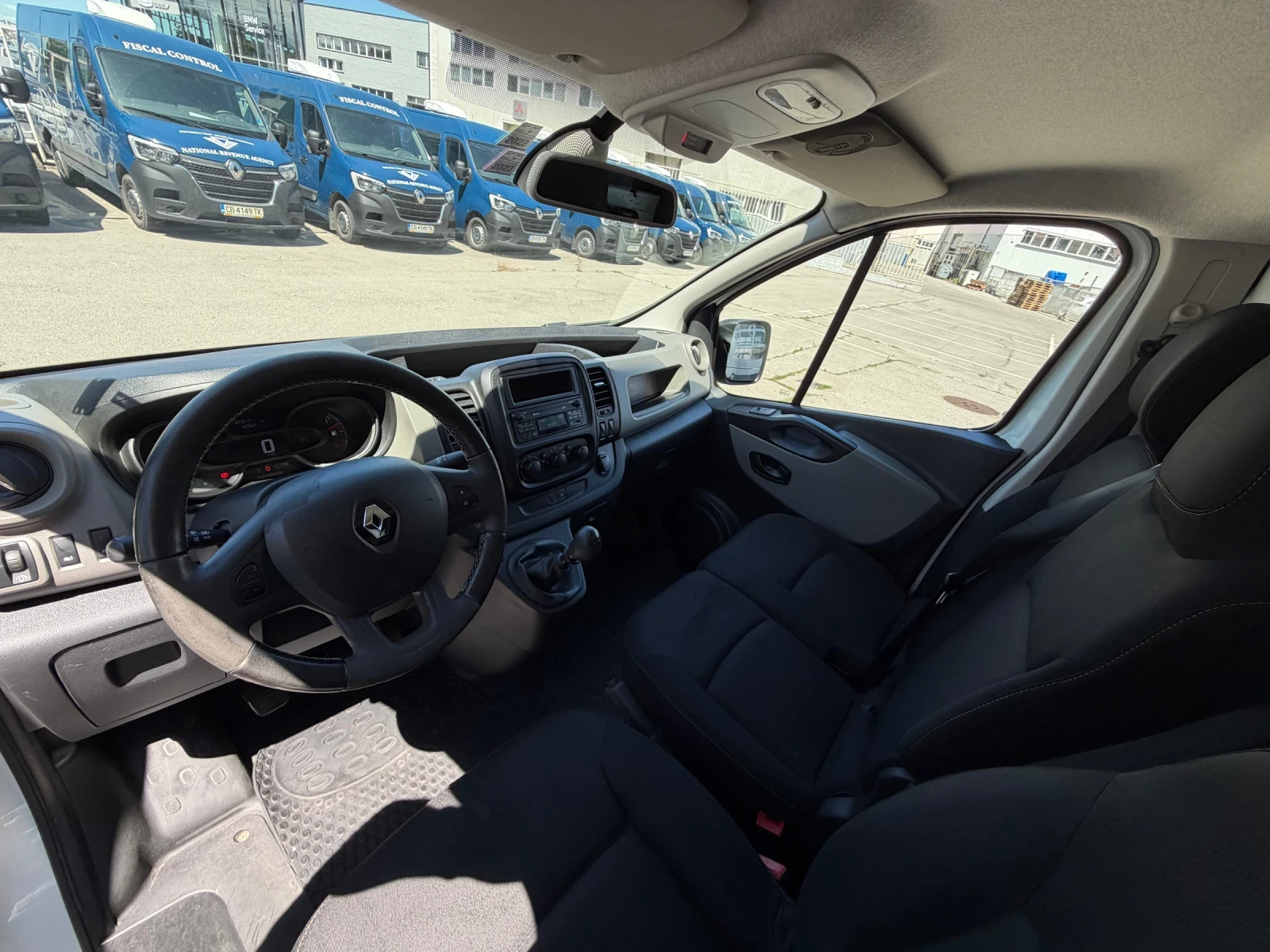 Renault Trafic 1.6blueDCi 125k.c. L2H1, снимка 15 - Бусове и автобуси - 55276838
