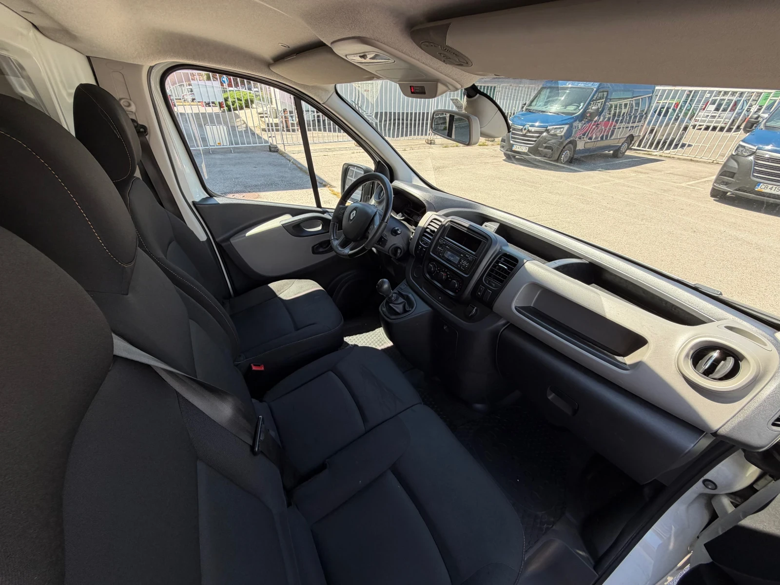 Renault Trafic 1.6blueDCi 125k.c. L2H1, снимка 11 - Бусове и автобуси - 55276838