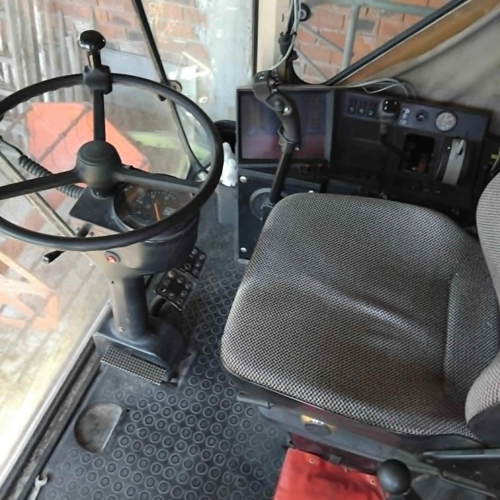 Комбайн Claas Dominator 88, снимка 6 - Селскостопанска техника - 54491922