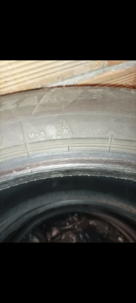 Гуми Зимни 235/55R19, снимка 10