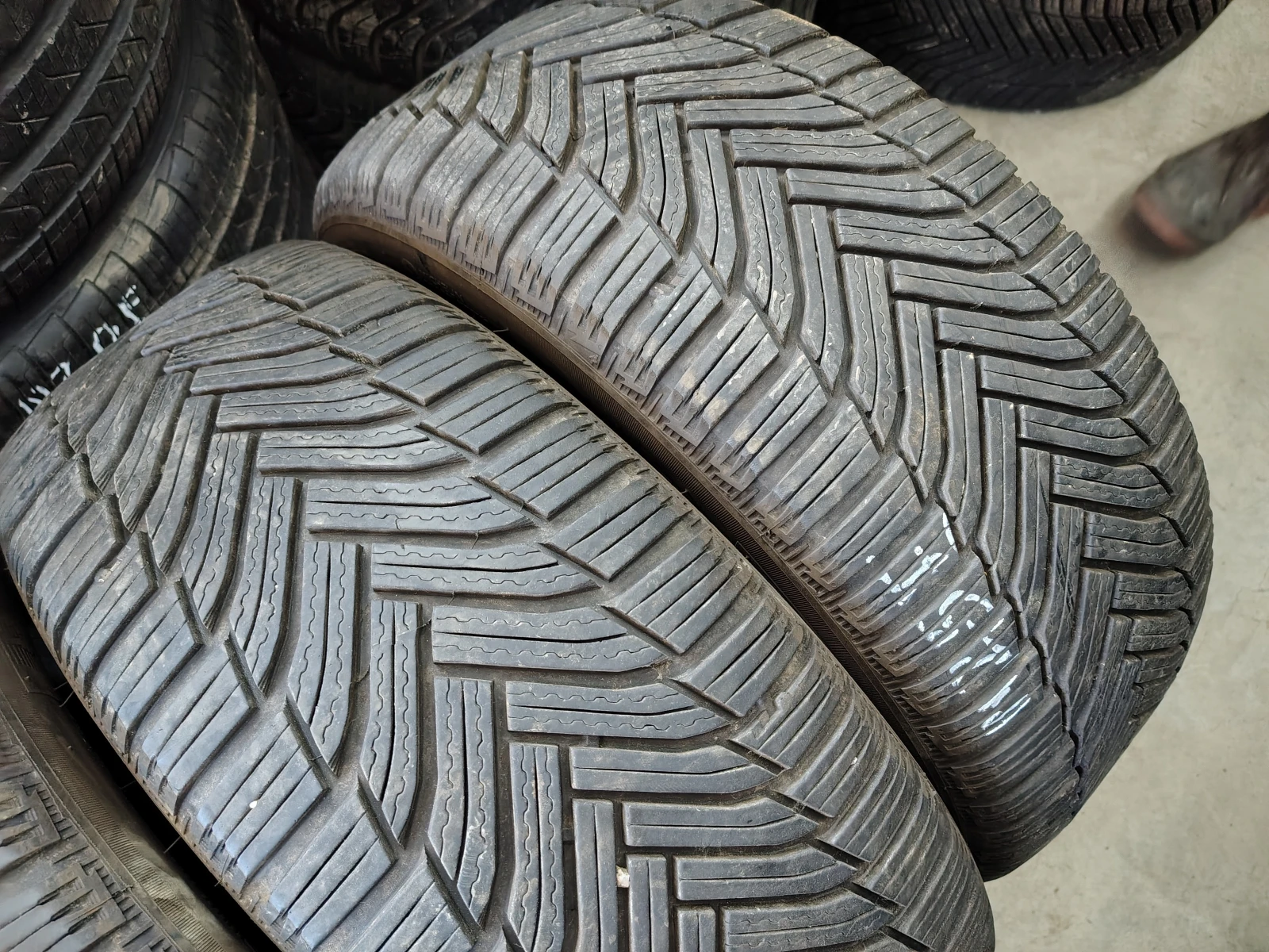 Гуми Зимни 205/50R17, снимка 3 - Гуми и джанти - 55843827