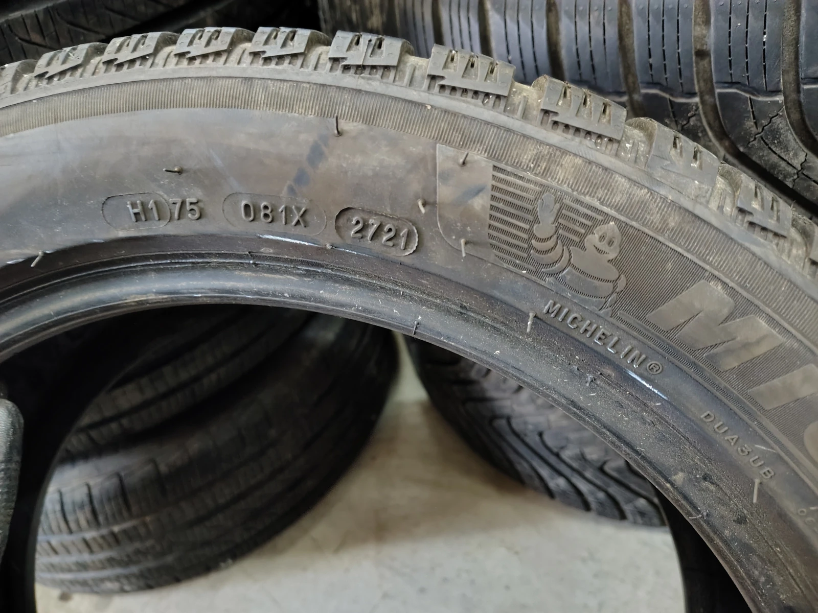 Гуми Зимни 205/50R17, снимка 5 - Гуми и джанти - 55843827