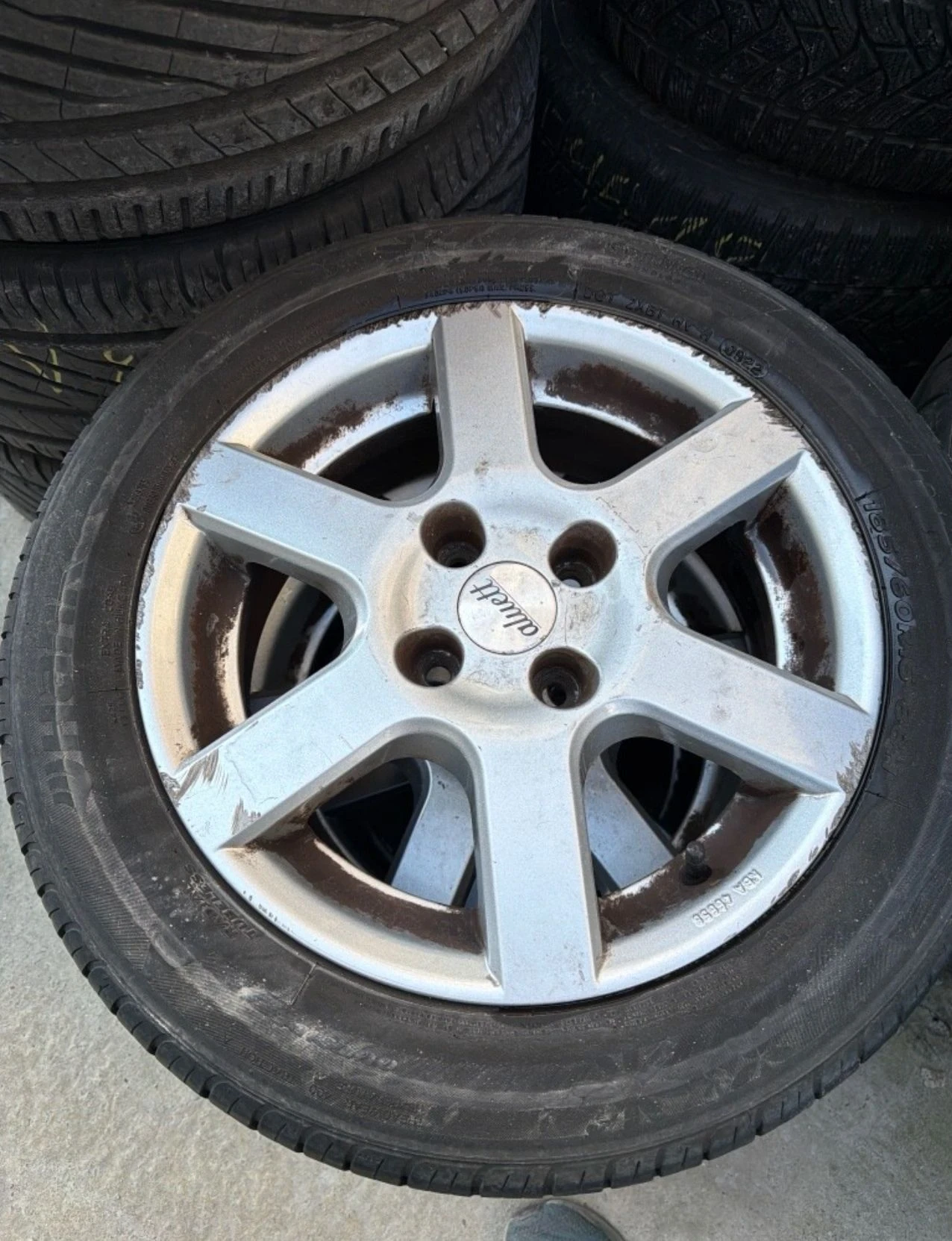 Гуми с джанти Hankook 185/60R15, снимка 4 - Гуми и джанти - 55889354