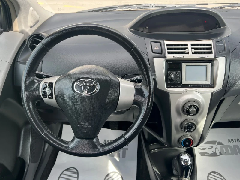 Toyota Yaris 1.3VVT-i/NAVI, снимка 8 - Автомобили и джипове - 47460639