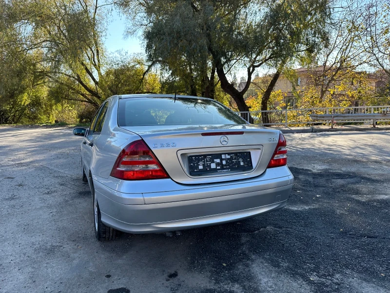 Mercedes-Benz C 220, снимка 4 - Автомобили и джипове - 47885543