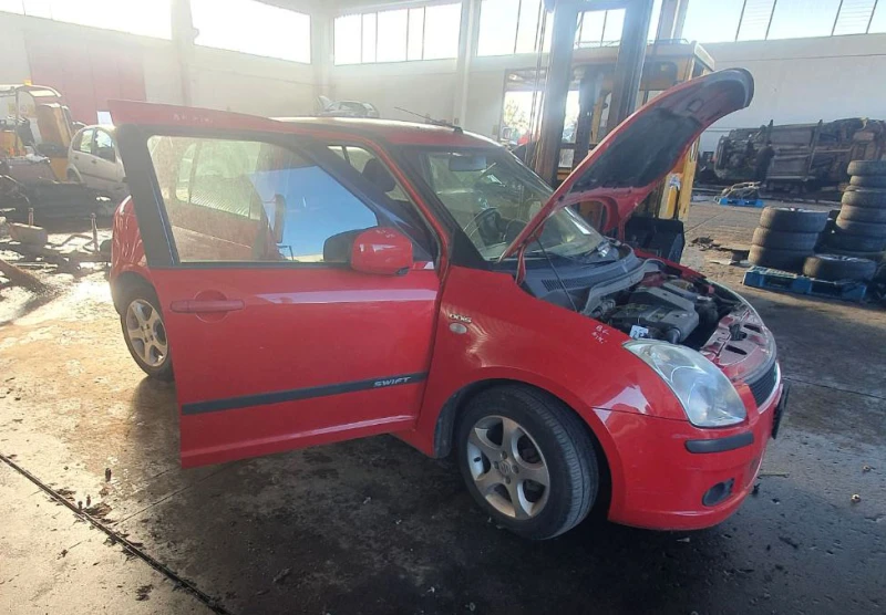 Suzuki Swift 1.3 I, снимка 2 - Автомобили и джипове - 48246505