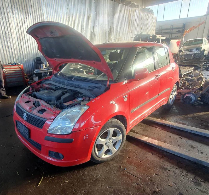 Suzuki Swift 1.3 I, снимка 1 - Автомобили и джипове - 48246505