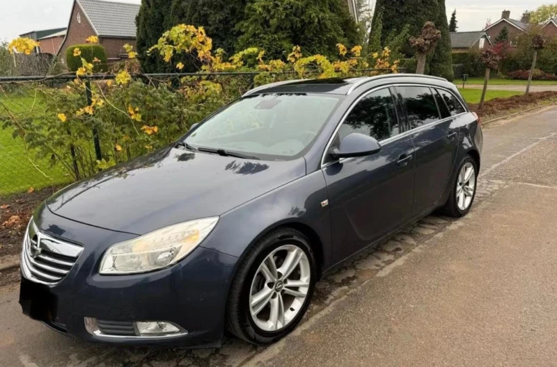 Opel Insignia SPORTS TOURER, снимка 2 - Автомобили и джипове - 52590265