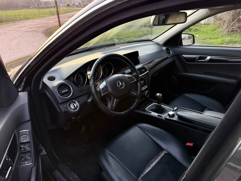 Mercedes-Benz C 220, снимка 4 - Автомобили и джипове - 52797906